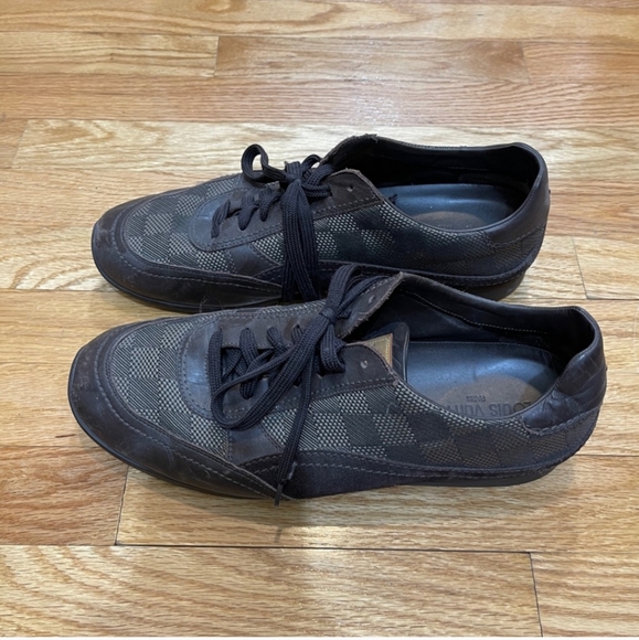 Louis Vuitton - Picture 4 of 5